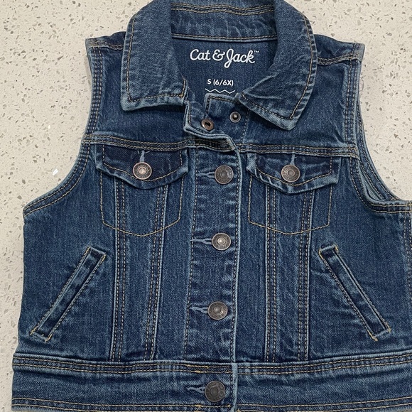 Girls Cat & Jack Kids Denim Vest - Dark Blue size 6/6X - Picture 1 of 4